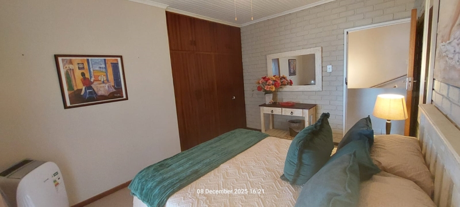 6 Bedroom Property for Sale in Wavecrest Eastern Cape
